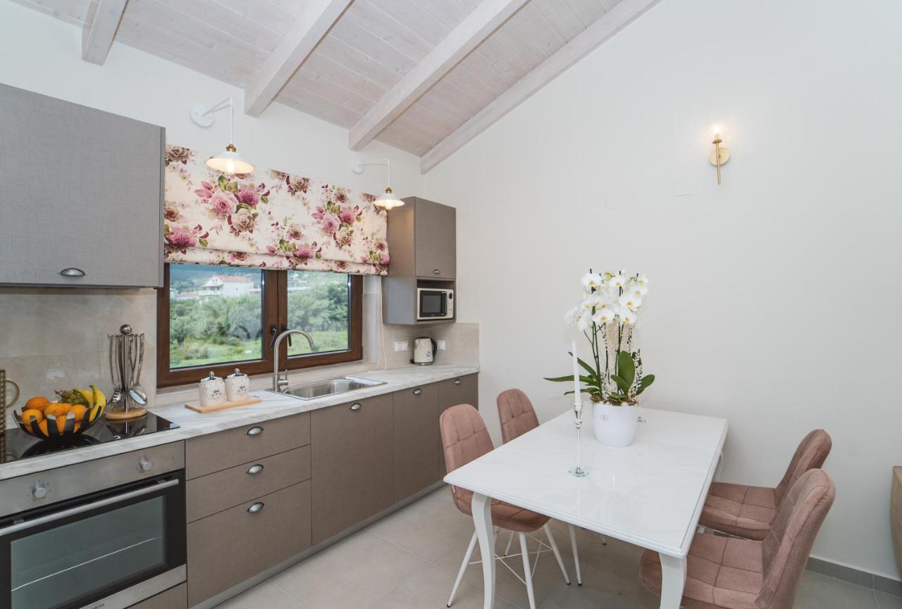 Vincenzo Suites Nidhrion Exteriör bild